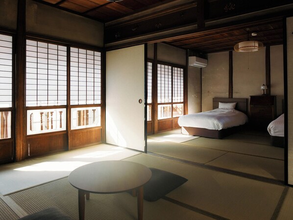 Setrika/meja setrika, Wi-Fi gratis, dan seprai linen