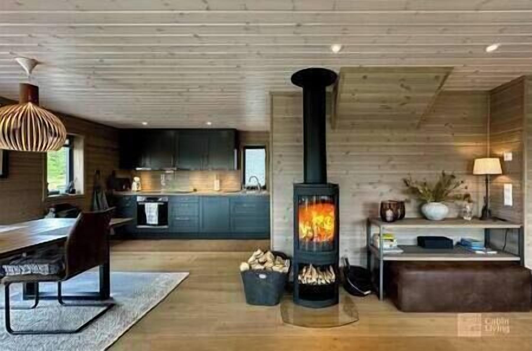 Kjøleskap, ovn, kokeplater og oppvaskmaskin