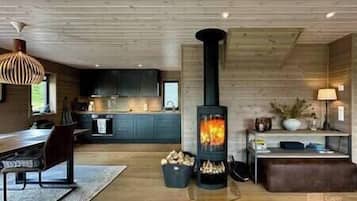 Kjøleskap, ovn, kokeplater og oppvaskmaskin