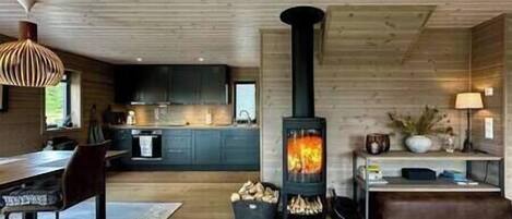 Kylskåp, ugn, spishäll och diskmaskin