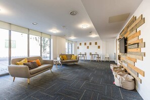 Lobby sitting area - Student Only Stoneworks (Brighton)