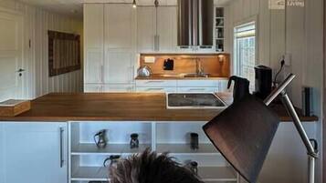 Refrigerador, horno, parrilla de estufa y cafetera y tetera