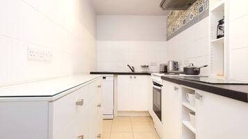 Comfort Apartment, City View | Private kitchen | Coffee/tea maker, electric kettle
