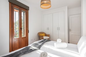 3 bedrooms, iron/ironing board, free WiFi, bed sheets