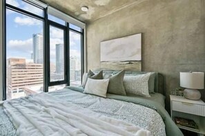 1 slaapkamer, een strijkplank/strijkijzer, gratis wifi, beddengoed