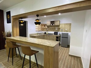 Appartement Familial, balcon, vue ville | Cuisine privée