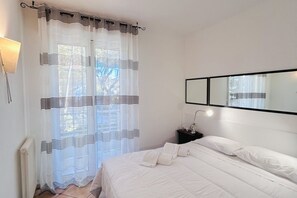 2 slaapkamers, een strijkplank/strijkijzer, wifi, beddengoed