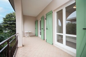 Family Villa, Garden View | Terrace/patio