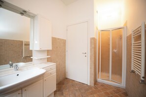 Family Villa, Garden View | Bathroom