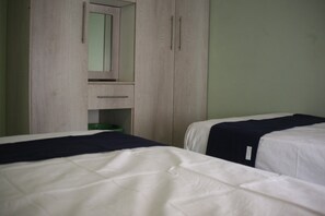 3 slaapkamers, een strijkplank/strijkijzer, wifi, beddengoed