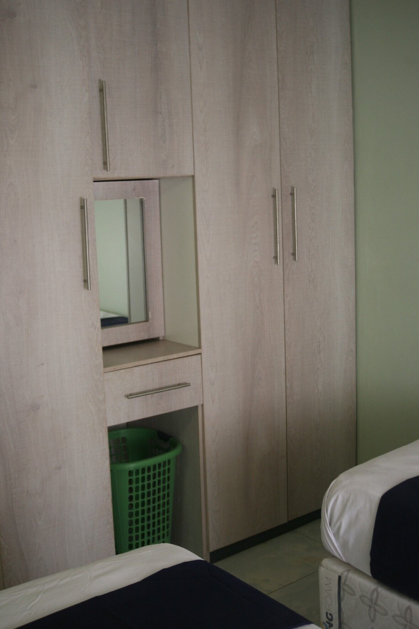 3 habitaciones, tabla de planchar con plancha, wifi y ropa de cama 