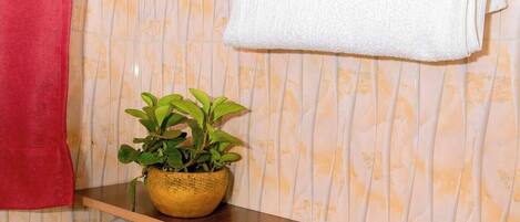 Hårtork, handdukar och toalettpapper