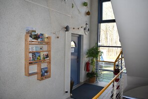 المنشأة من الداخل