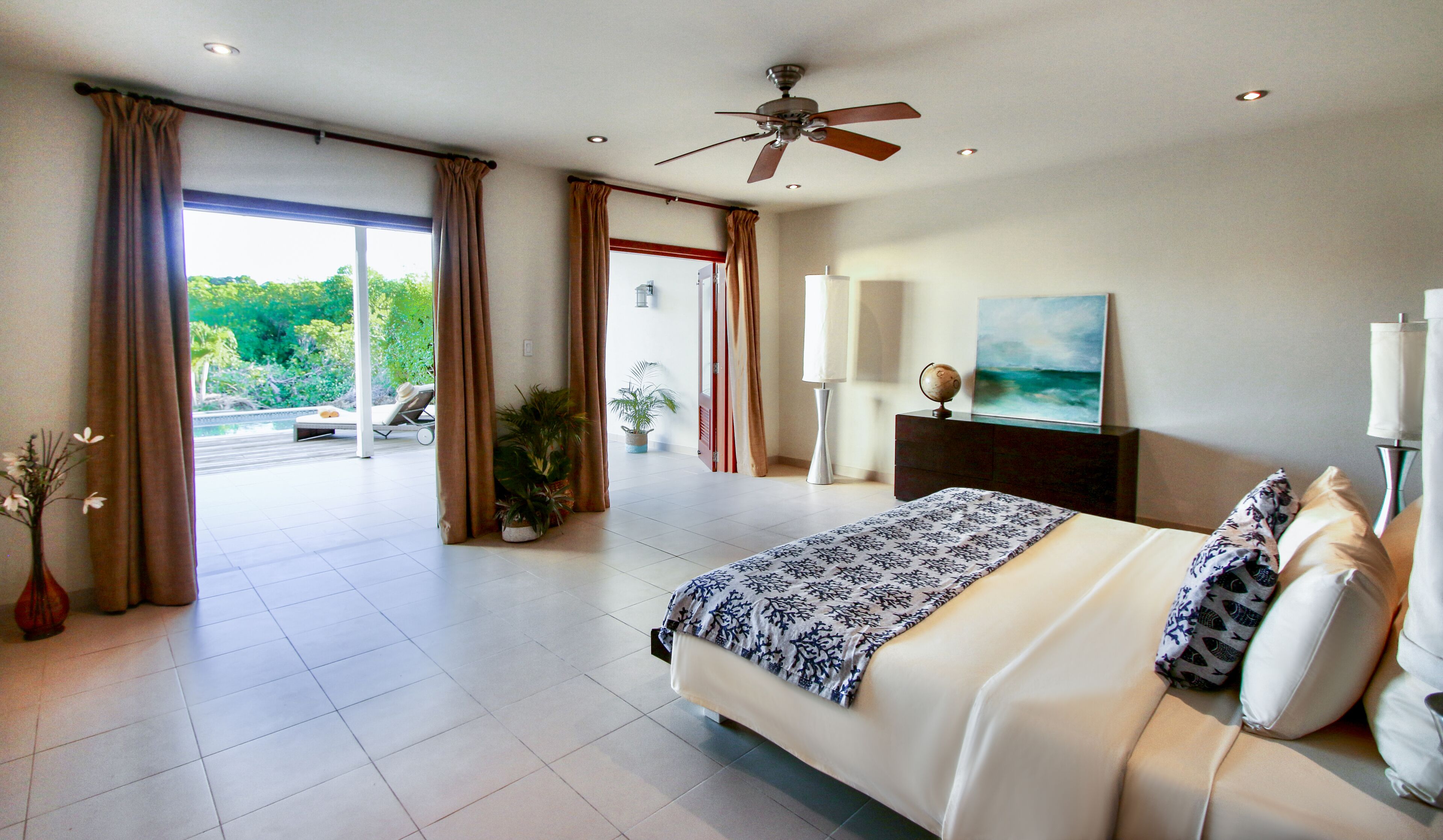 3 bedrooms, iron/ironing board, WiFi (free), bed sheets