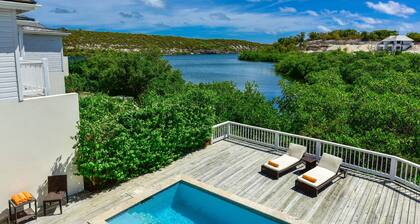 Charming 3 Bedroom Townhouse with Pool - On Resort