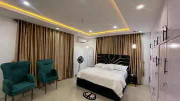 4 bedrooms, iron/ironing board, WiFi