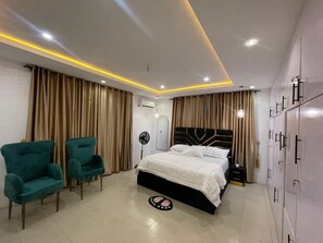 4 bedrooms, iron/ironing board, WiFi - Luxurious and spacious 4-bedroom apartment with WIFI and AC in Akobo Ibadan (Ibadan)