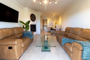 Maison mitoyenne, vue montagne | Coin séjour