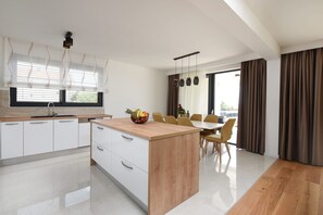 Microwave, dishwasher, coffee/tea maker, cookware/dishes/utensils - Villa Sunlight Zadar Villas (Zadar)