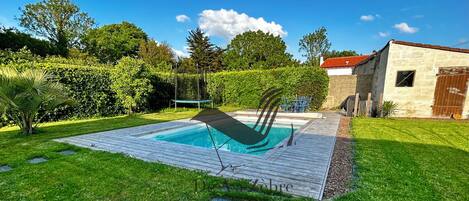 حمّام سباحة خارجي