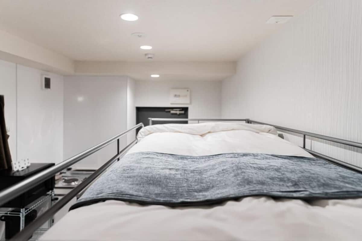 Departamento junior | Ropa de cama de alta calidad, edredón, escritorio y insonorización