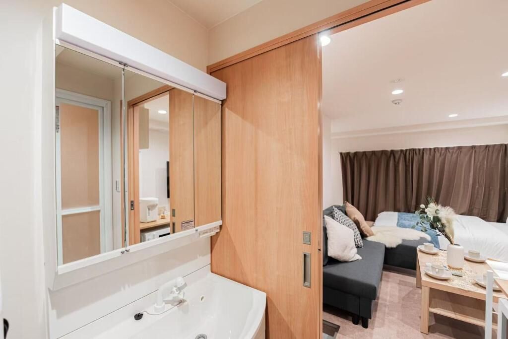 Standard Apartment, Multiple Beds, City View | Bathroom | Shower, rainfall showerhead, designer toiletries, hair dryer