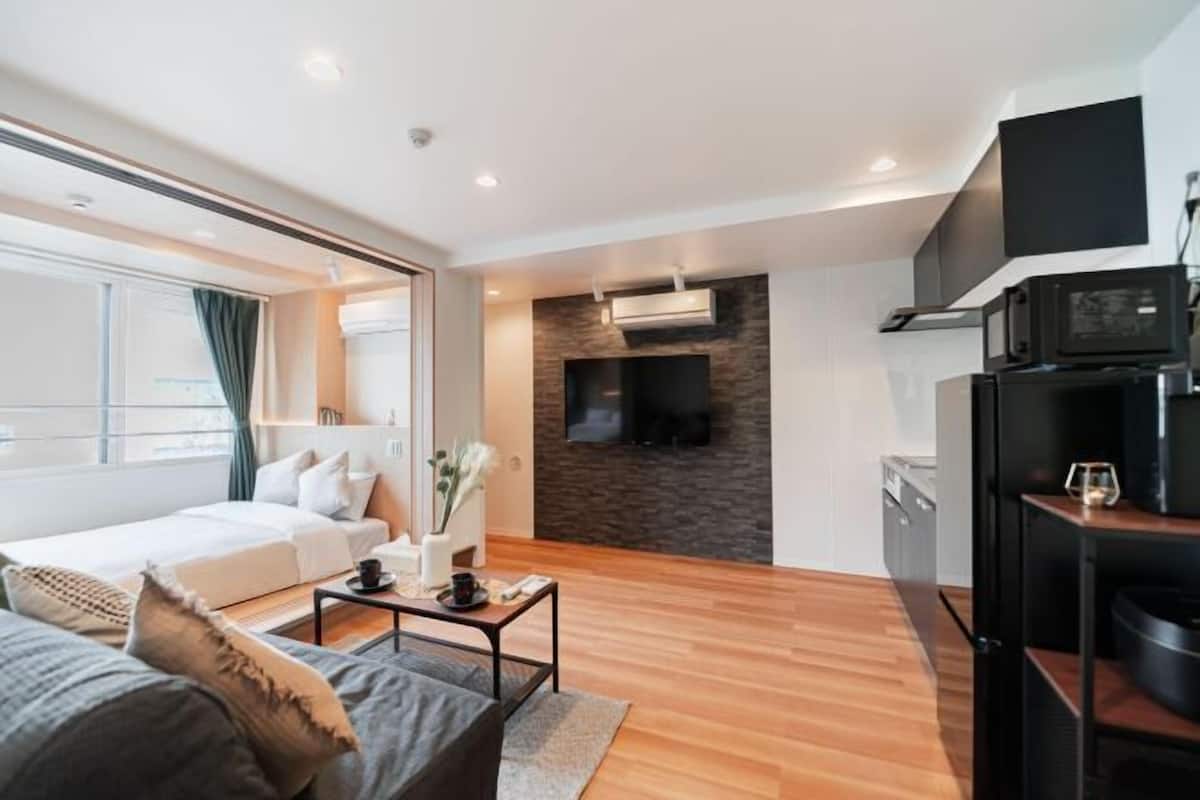1 bedroom, premium bedding, down duvets, soundproofing