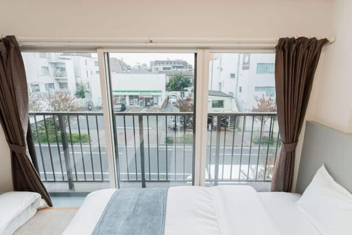 1 bedroom, premium bedding, down duvets, soundproofing