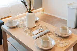 Standard Apartment, Multiple Beds, City View | Living area