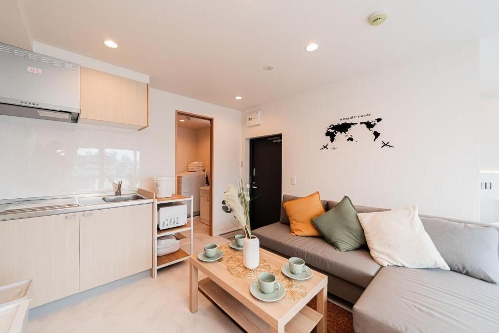 Businesshuoneisto, useita sänkyjä, kaupunkinäköala | Oleskelualue | 25–tuumainen LCD-televisio, jossa kaapelikanavat