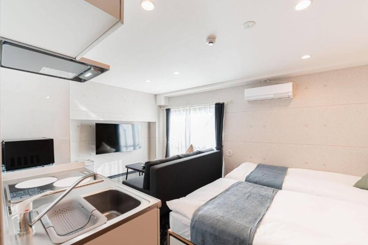 Basic Apartment | Peralatan tempat tidur premium, gebar bulu kapas, meja, kalis bunyi 