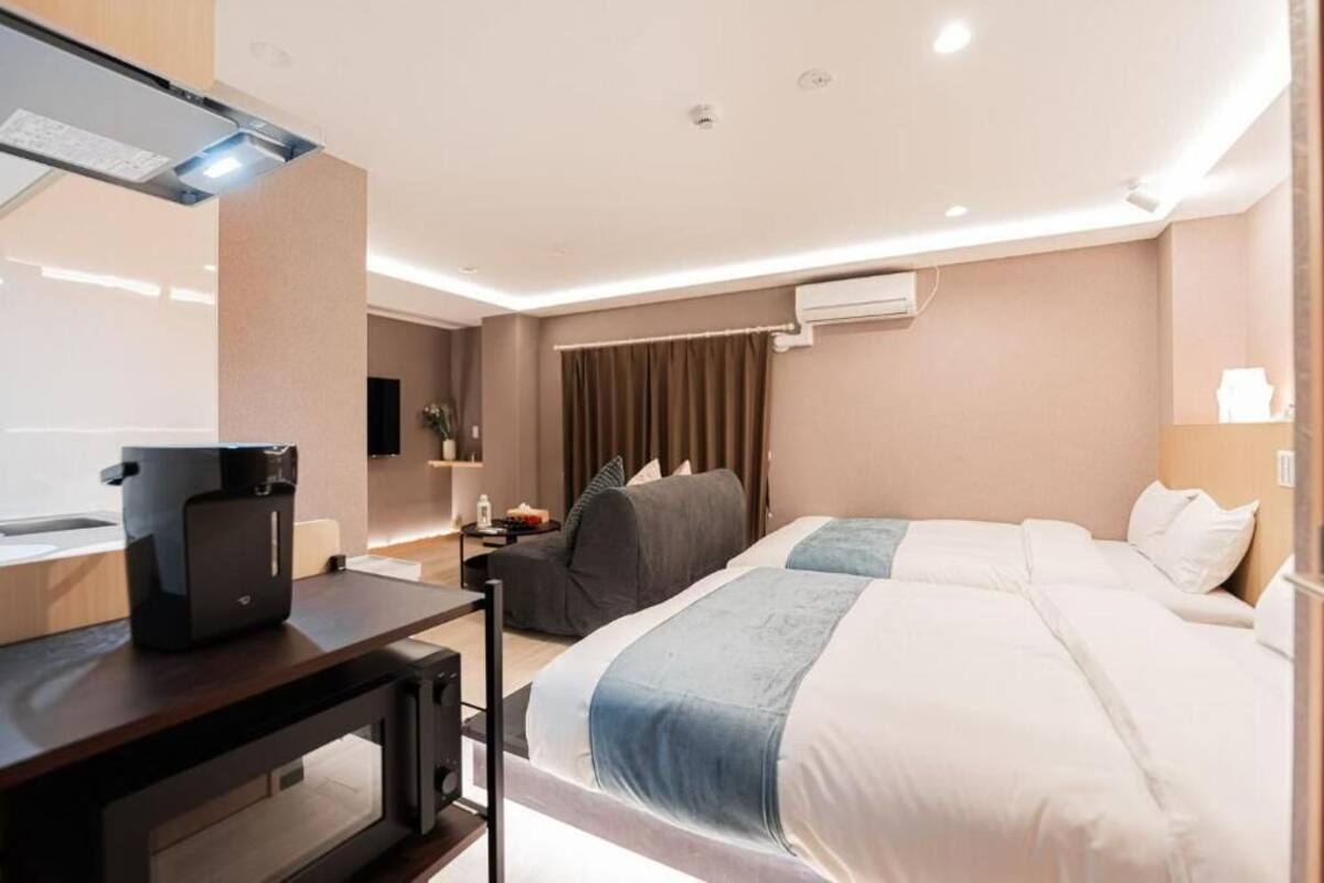 Superior Apartment, City View | Peralatan tempat tidur premium, gebar bulu kapas, meja, kalis bunyi 