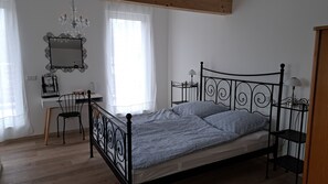 1 bedroom, WiFi, bed sheets - Cozy vacation home 1 minute from hiking and cycling trails. (Beilngries)
