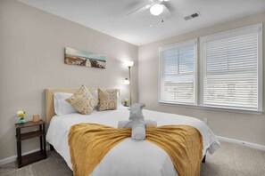 3 bedrooms, iron/ironing board, WiFi, bed sheets - Modern Townhome in Pooler | Pool & Trails (Pooler)