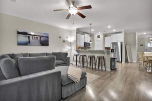 TV, offices - Modern Townhome in Pooler | Pool & Trails (Pooler)