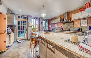 Réfrigérateur, four, plaque de cuisson, lave-vaisselle