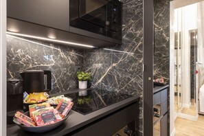 Fridge, microwave, oven, stovetop - GARIBALDI, 64 – In the heart of the historic center (Milano)