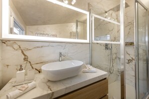 Shower, hair dryer, bidet, towels - GARIBALDI, 64 – In the heart of the historic center (Milano)