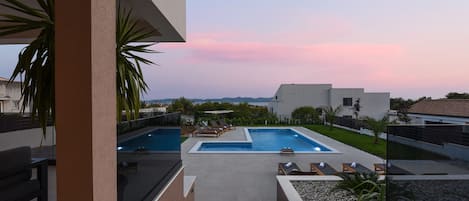 4 bedrooms