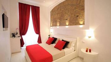 Departamento estándar, balcón, vista a la ciudad | 1 habitación, escritorio y espacio para trabajar con laptop