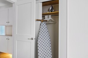 Interior - Cozy Cottage With Lake View (Walkerton)