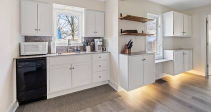 Cozy Cottage With Lake View