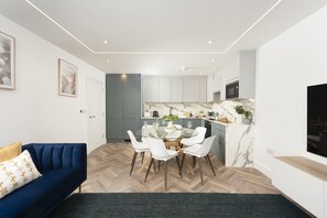 Interior - Apartment 2, Oasis Sands - 3 bedroom apartment with free wi-fi and parking (Porth)