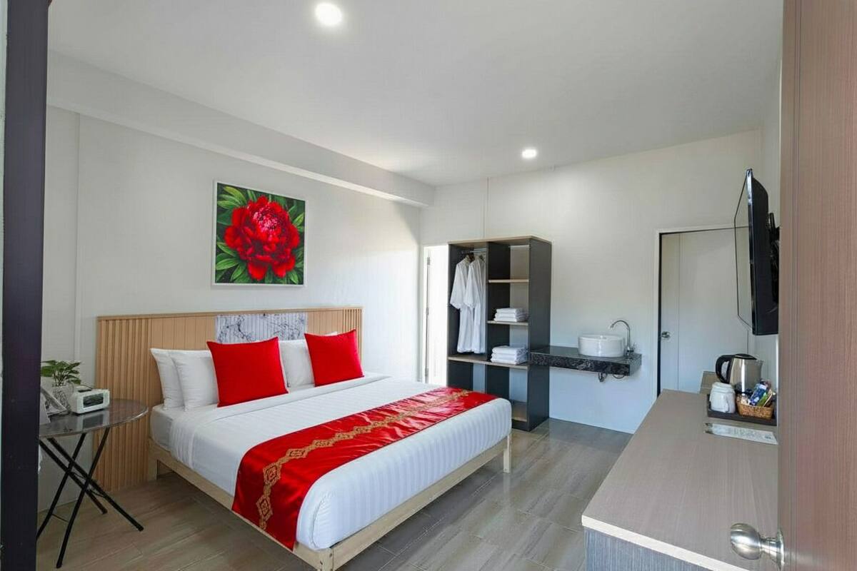 Standard Double Room, Garden View | Desk, laptop workspace, soundproofing, free WiFi