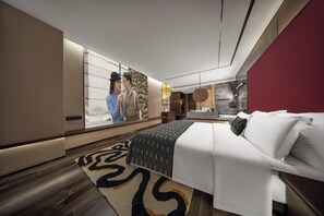 Habitación doble de lujo, vista a la ciudad | Edredón, minibar y caja de seguridad en la habitación 