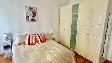 1 chambre, fer et planche Ă repasser, draps fournis