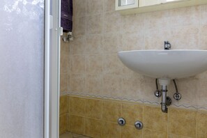 Shower, hair dryer, bidet, toilet paper