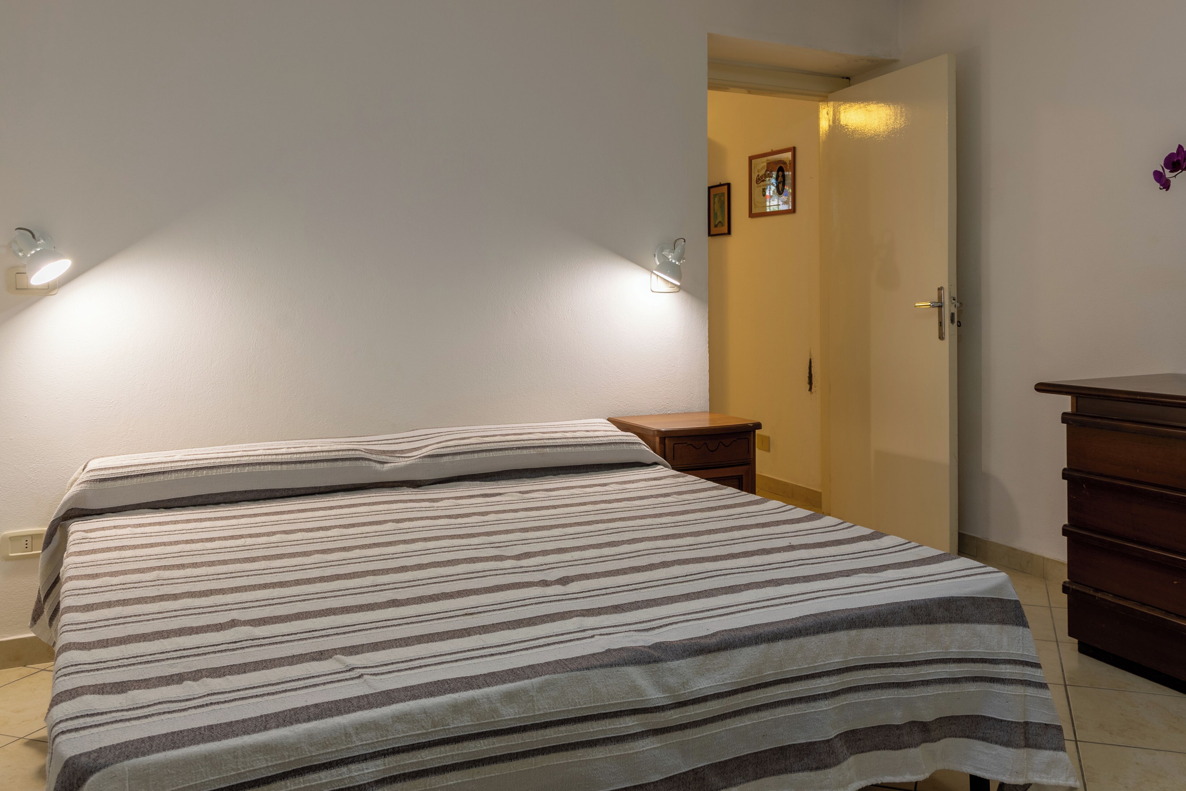 Fer et planche à repasser, accès Internet