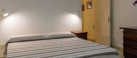 Fer et planche à repasser, accès Internet