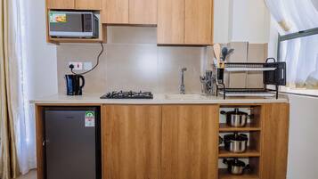 Fridge, microwave, stovetop, electric kettle